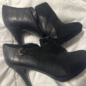Women’s shoes size 9